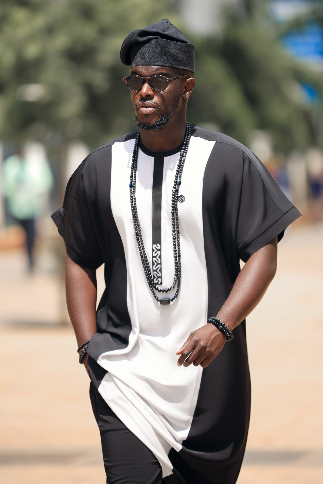 Black and white dashiki with monochrome beads – SOSO AFRICA Abuja traditional men’s fashion.